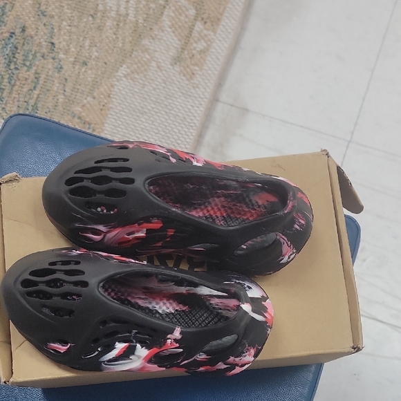Kids Black and Red Slip-On Shoes - Picture 4 of 6